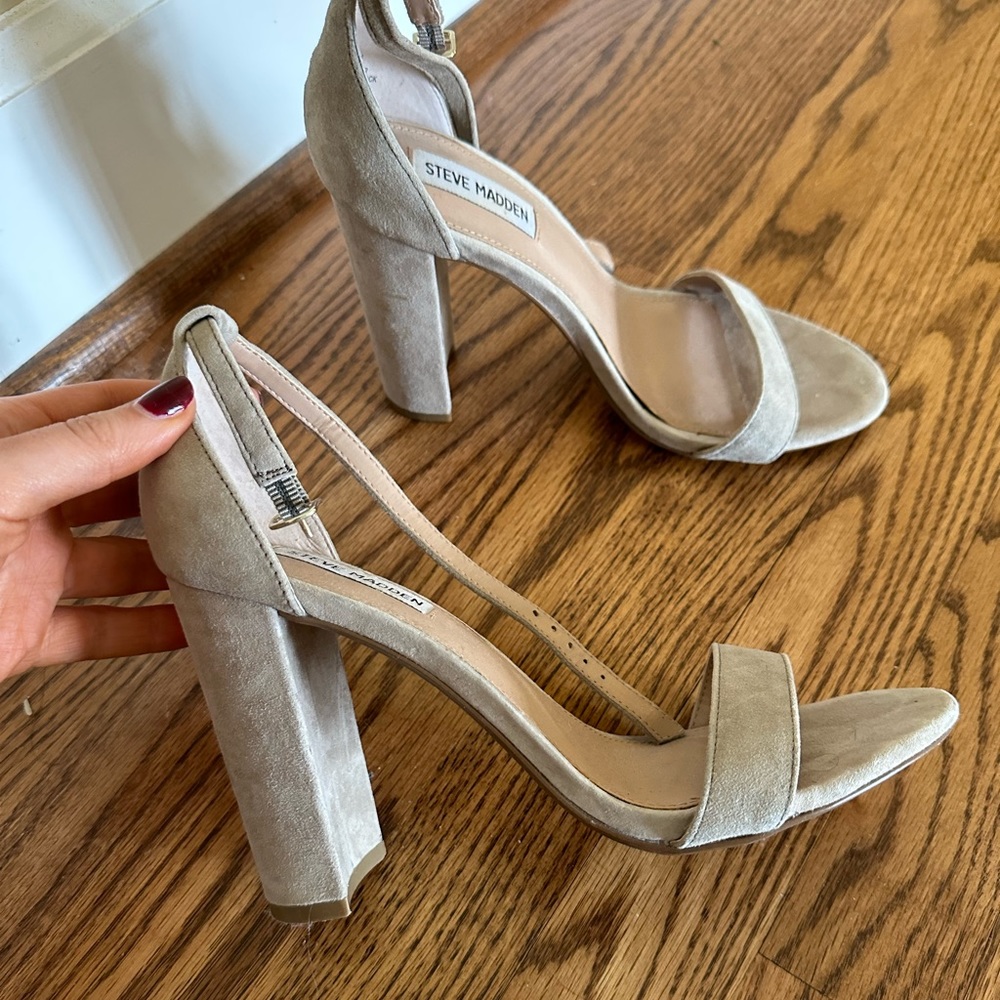 Steve Madden Carrson taupe heel